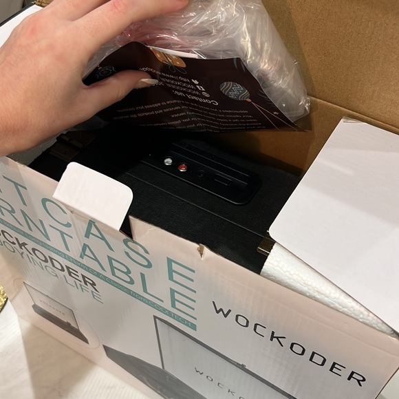 NEW - Suitcase Turntable Record Player - Picture 2 of 3